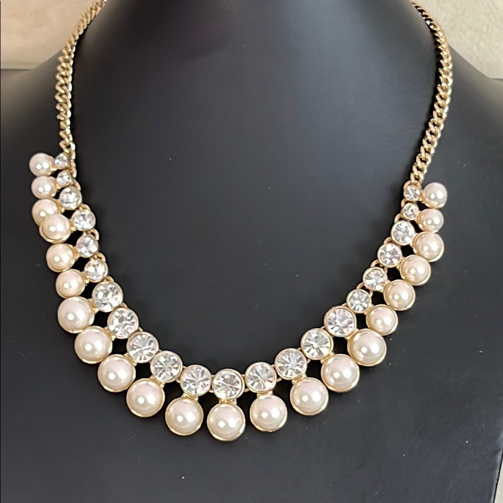Banana Republic Elegant Faux Pearl And Bezel Set Crystal Necklace In Gold Tone 40$